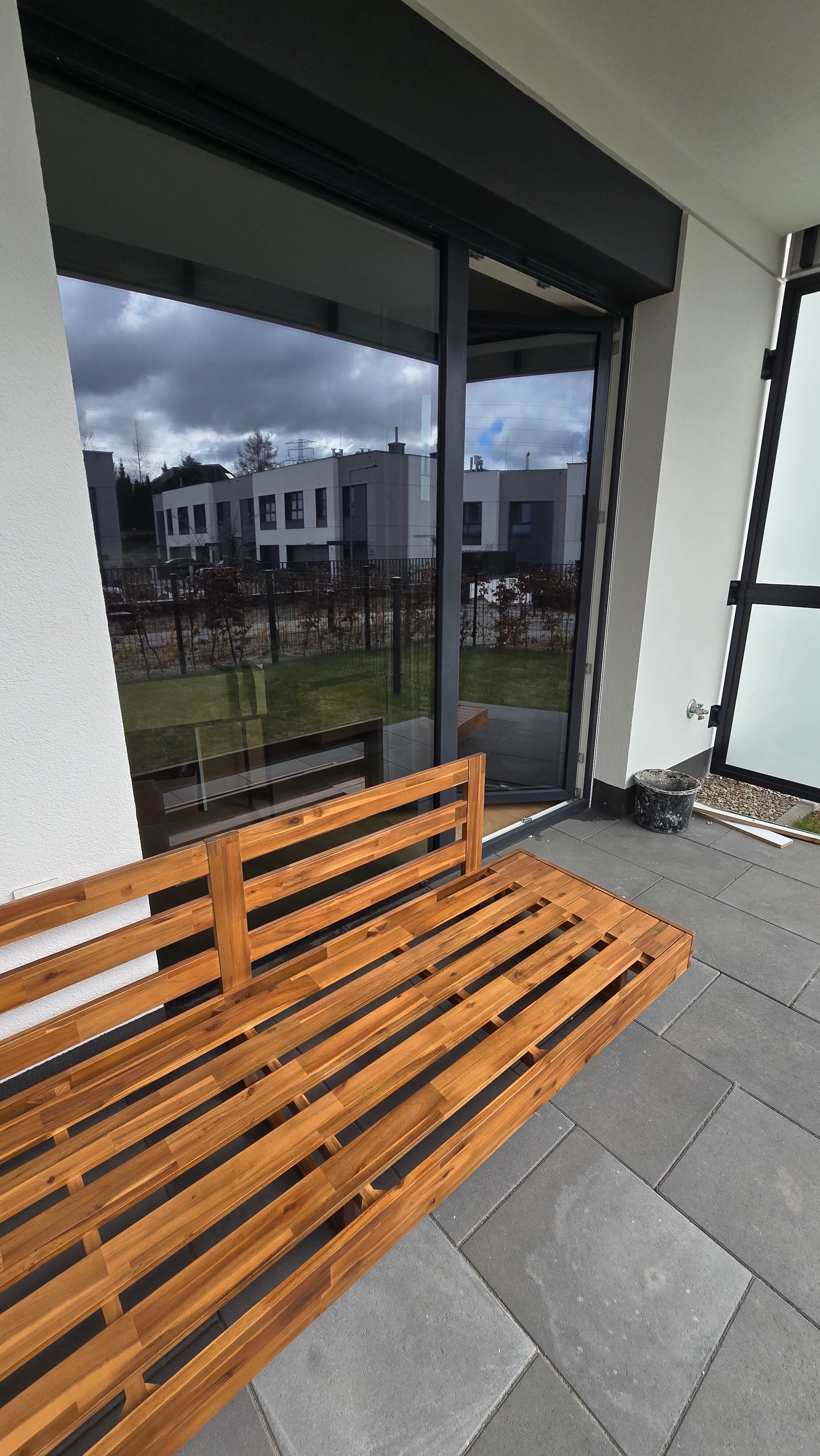 Profesjonalny montaż folii okiennej - realizacja w całej Polsce
